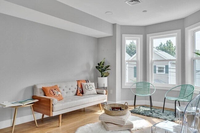 Building Photo - 19 Plymouth St