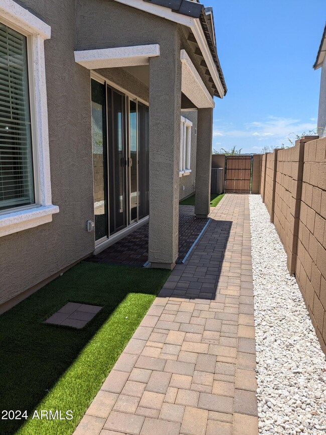 Building Photo - 2207 W Paso Trl