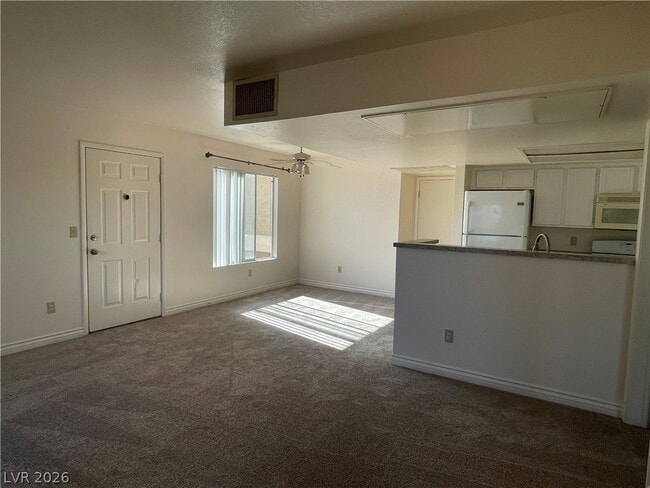 Building Photo - 8070 W Russell Rd