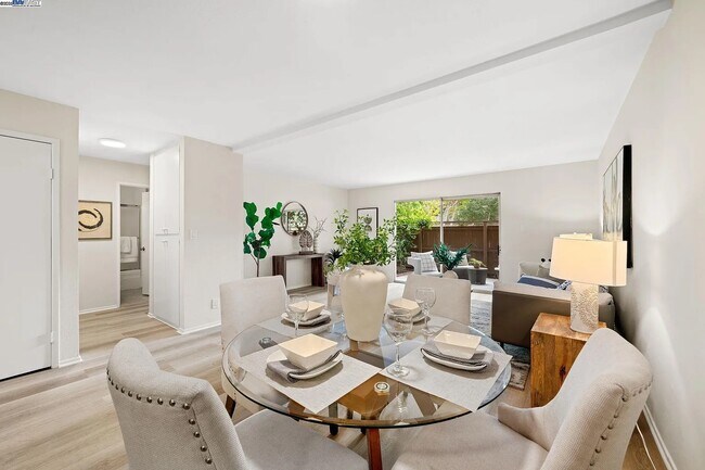 Foto del edificio - 1327 Webster St