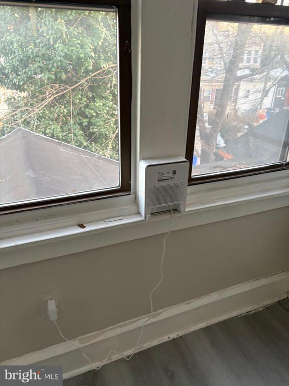 Foto del edificio - 5813 Hadfield St