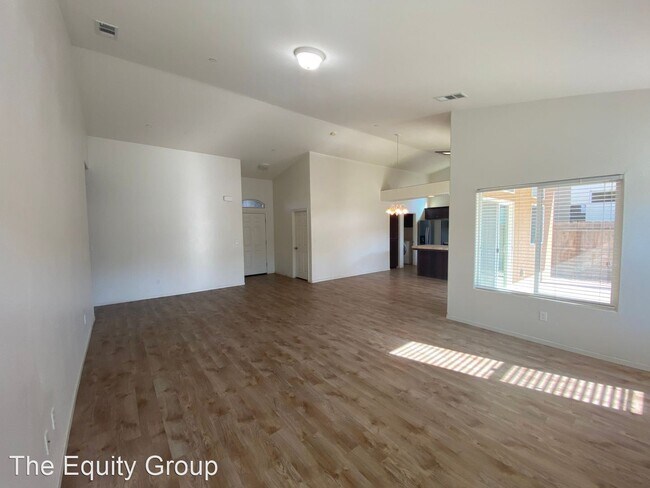 Foto del edificio - 4 br, 2 bath House - 7383 Ensminger Ave