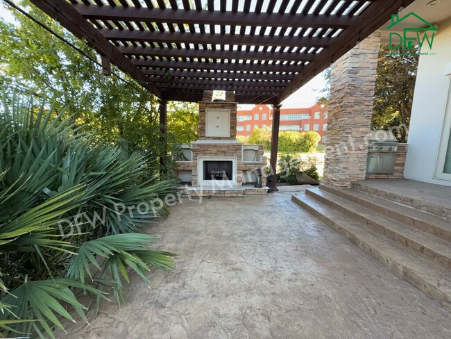 Foto del edificio - 4 Bedroom, 4 1/2 Bathroom Home with Pool for Lease in Irving