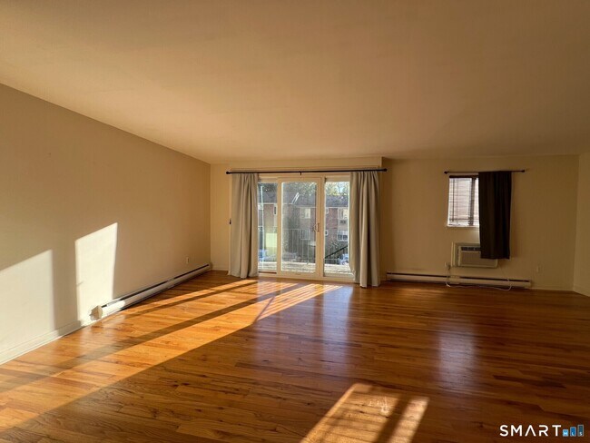 Foto del edificio - 1660 Farmington Ave