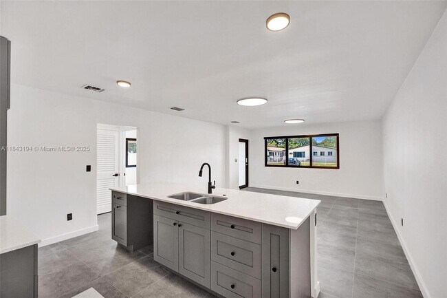 Foto del edificio - 2257 NE 173rd St