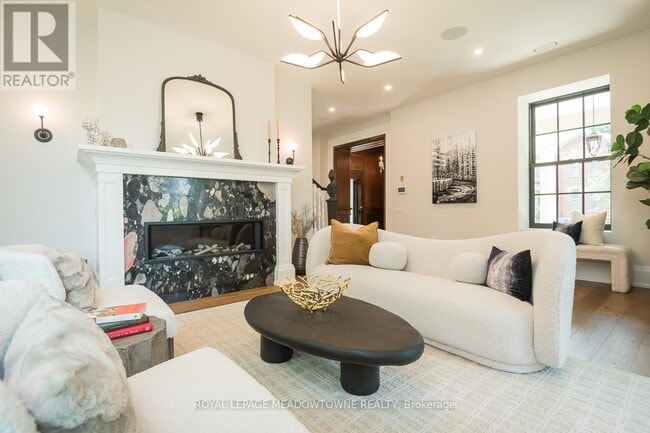 Building Photo - 57 Victoria St