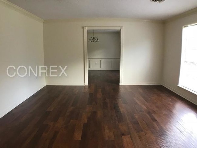 Building Photo - Large Home in Millcreek Subdivision!
