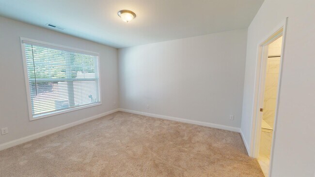 Foto del edificio - 816 Riley Ln
