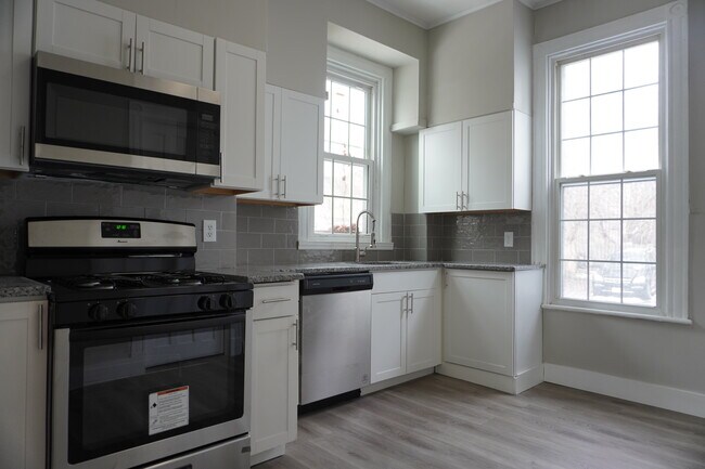 Building Photo - 148 N Allen St