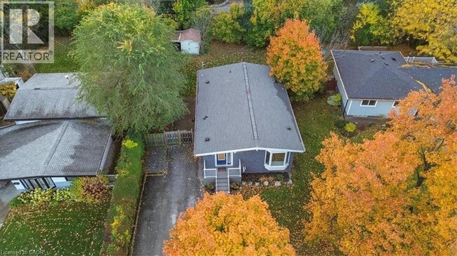 Building Photo - 418 Norrie Crescent