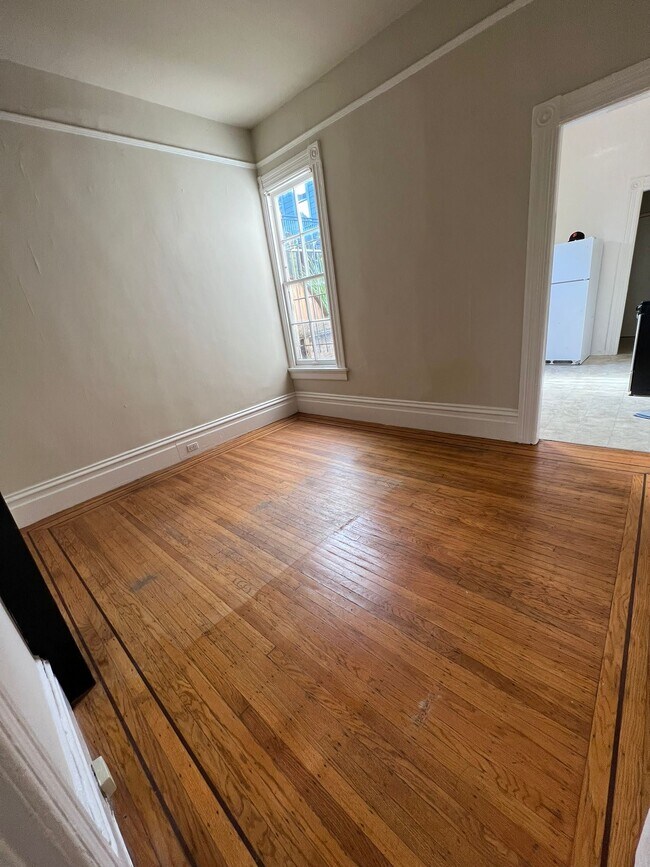 Building Photo - 220 Rose St