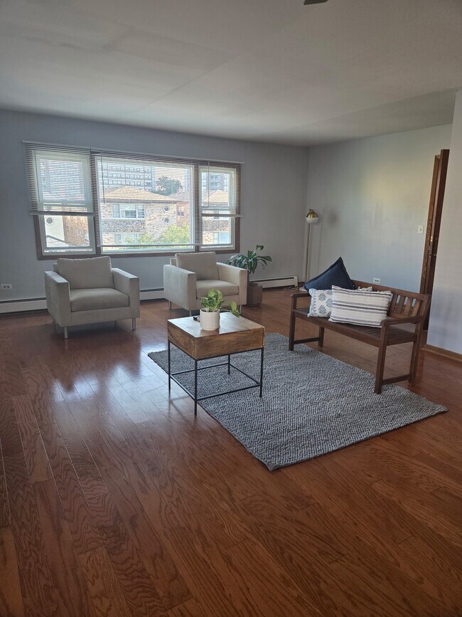 Foto del edificio - 8647 W Catherine Ave