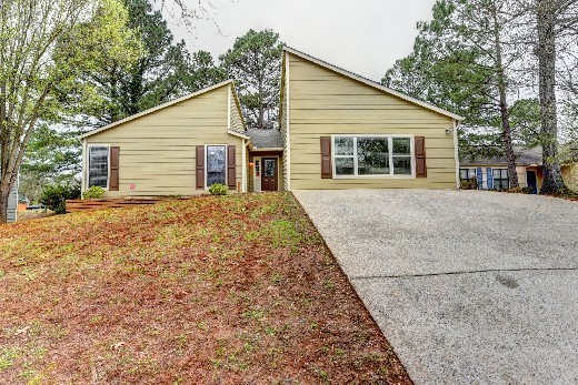 Building Photo - Newly Renovated Beautiful Home