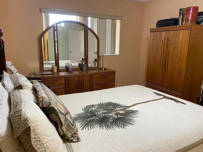 Building Photo - 5851 NW 62nd Ave