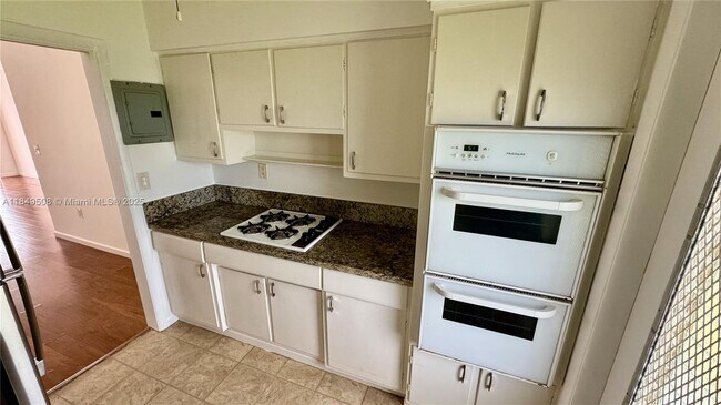 Foto del edificio - 7921 East Dr