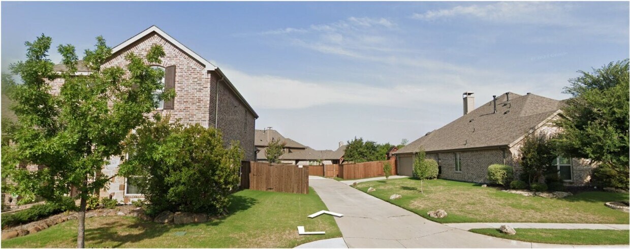Foto principal - Welcome to this spacious 4-bedroom, 4-bath...