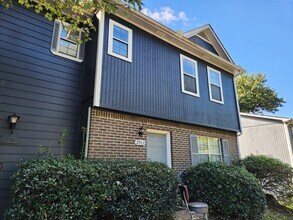 Building Photo - 2094-2094 Lenoa Ln