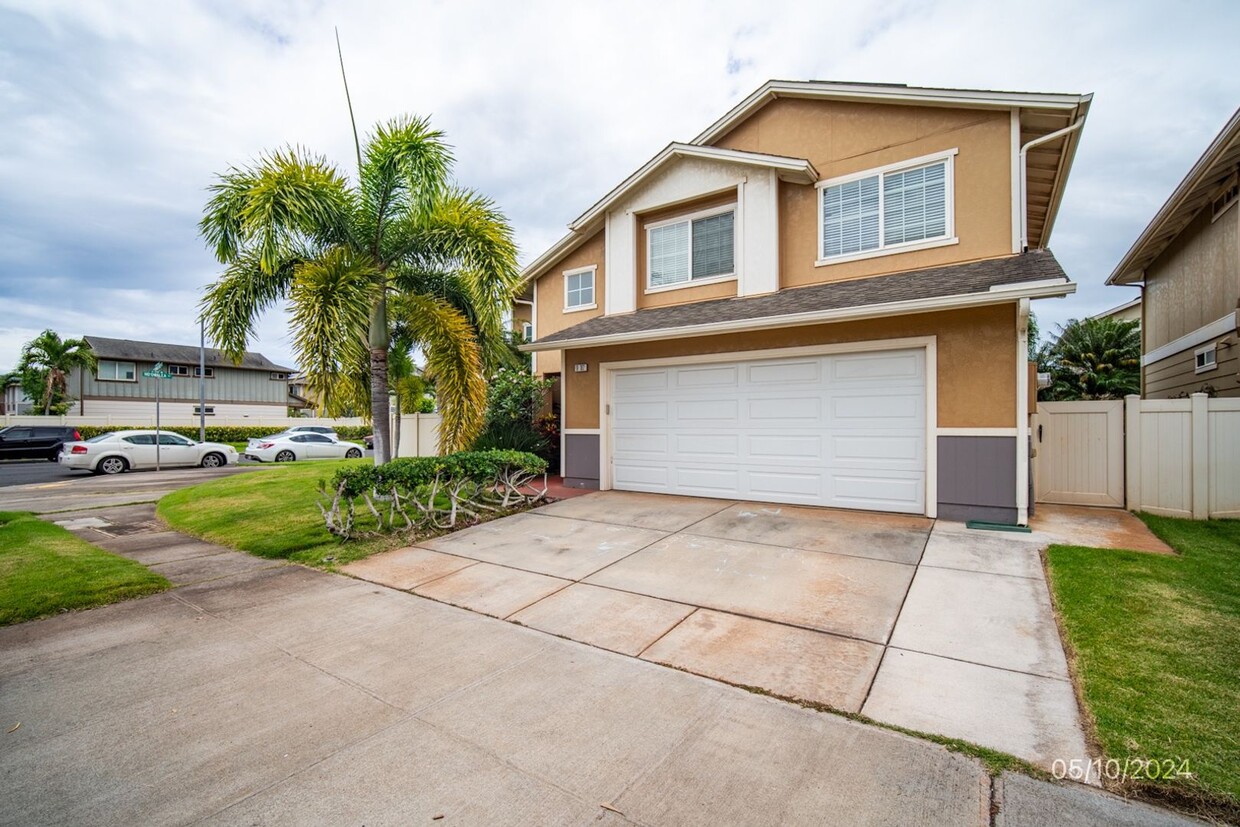 Foto principal - 3 bed 2.5 bath home in Ewa Gen Prescott