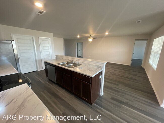 Building Photo - 3 br, 2 bath House - 3209 E Ricky Drive