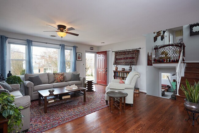 Foto del edificio - Silver Spring splendor with yard care INCL...