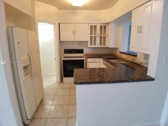 Foto del edificio - 645 NE 135th St