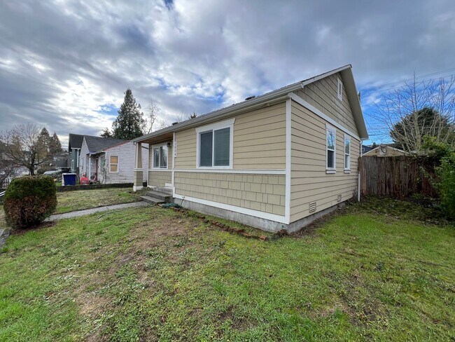 Foto del edificio - Approved Application-Two Bedroom Charmer i...