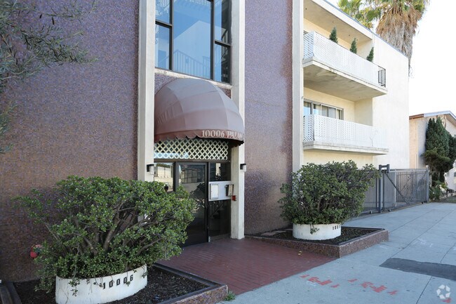 Foto del edificio - 10006 Palms Blvd