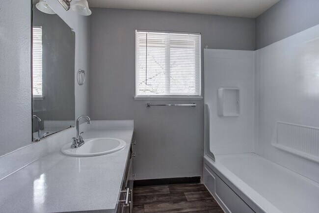 Foto del edificio - 1 bedroom 1 bath! Pets OK!!!