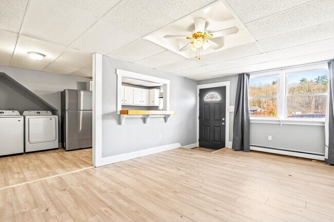 Foto del edificio - 547 White Mountain Hwy