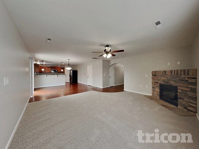 Building Photo - 3901 Creekmoore Dr