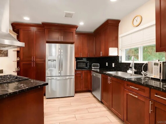 Foto del edificio - 4388 Bellflower Dr