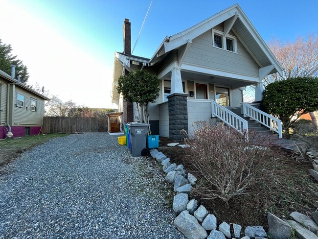 Building Photo - 5735 NE 15th Ave
