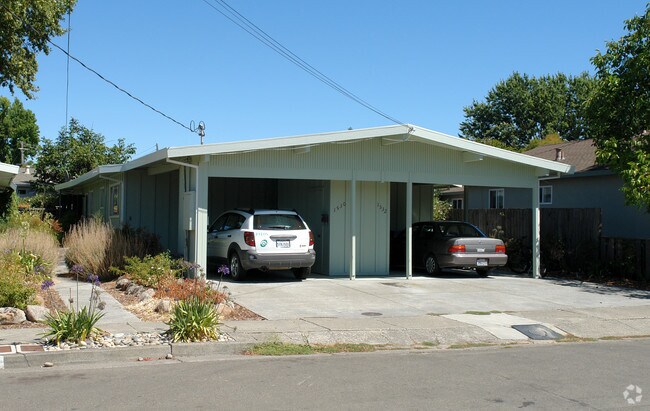 Building Photo - 1516 Camden Ct