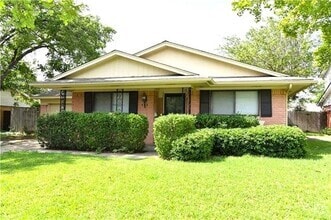 Building Photo - 508 Worcester Way
