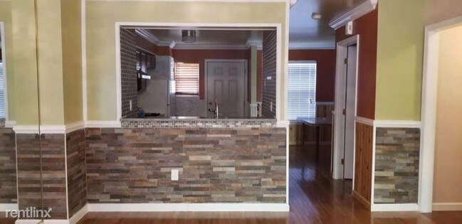 Building Photo - 4 br, 3 bath Townhome - 1303 Poplar St