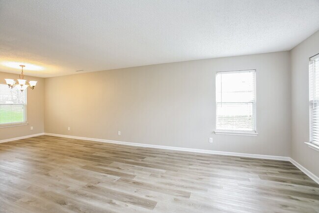 Foto del edificio - 540 Tracy Ln