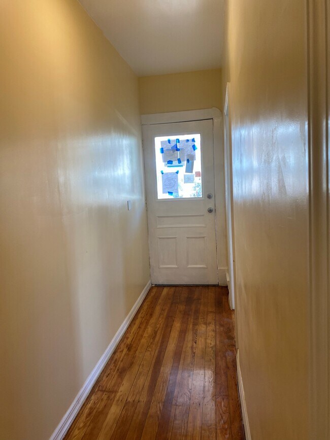 Entrance to Living Room - 410 Shannon St