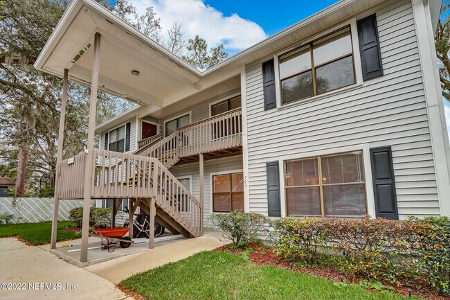 Building Photo - 702 Meadowbrook Dr