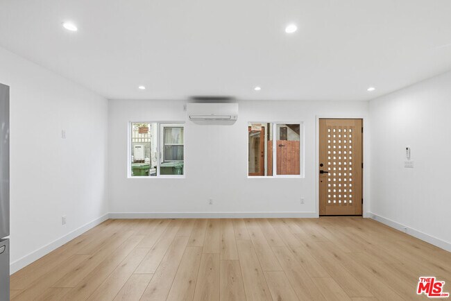 Foto del edificio - 3431 Edgehill Dr