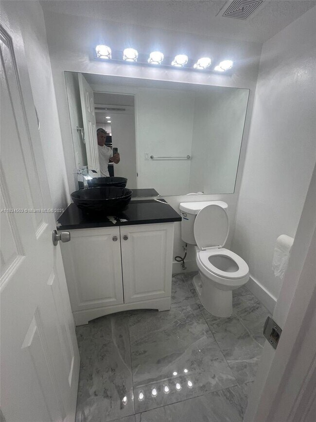 Foto del edificio - 406 NW 68th Ave