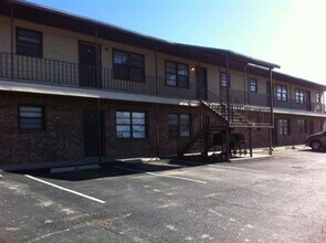 Building Photo - 701 S Cherry St
