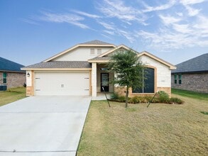 Building Photo - 2611 Settlers Oak Dr