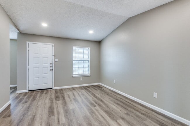 Building Photo - 3214 Walton Ave