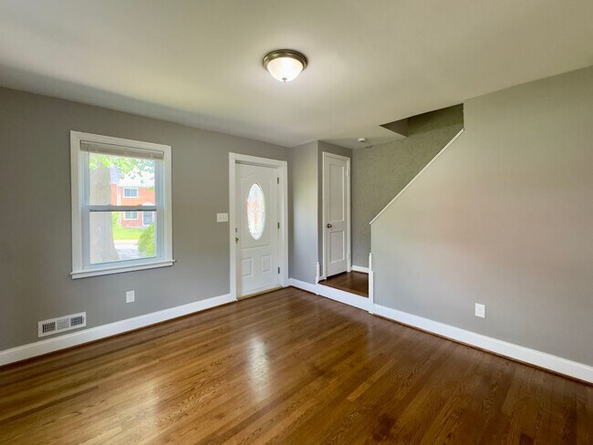 Foto del edificio - Charming 2Bed/1Bath in Cameron Village, MD