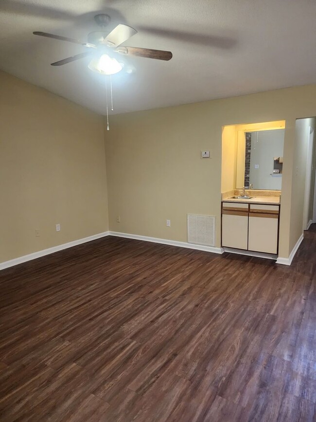 Foto del edificio - 2 bedroom, 2 bath townhome with Georgetown...