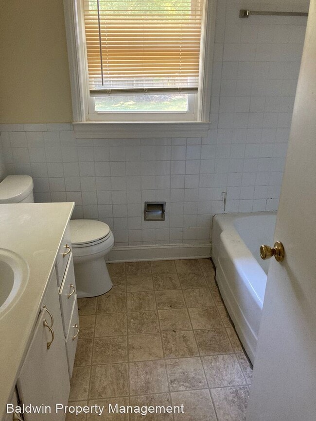 Building Photo - 3 br, 1.5 bath House - 4214 COUNTRY CLUB ROAD