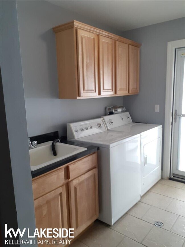 Building Photo - 35292 Silver Maple Dr