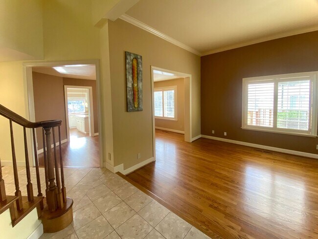 Foto del edificio - Spacious 5-bedroom Home Located in Niles Neighborhood of Fremont!