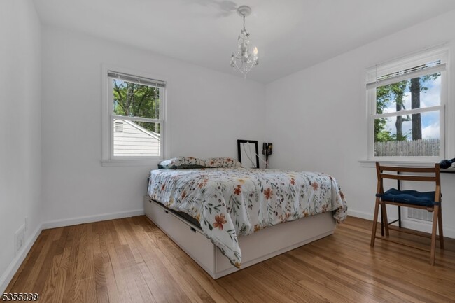 Foto del edificio - 130 Hillcrest Ave