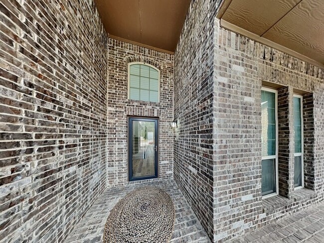 Building Photo - 15612 Carlton Oaks Dr